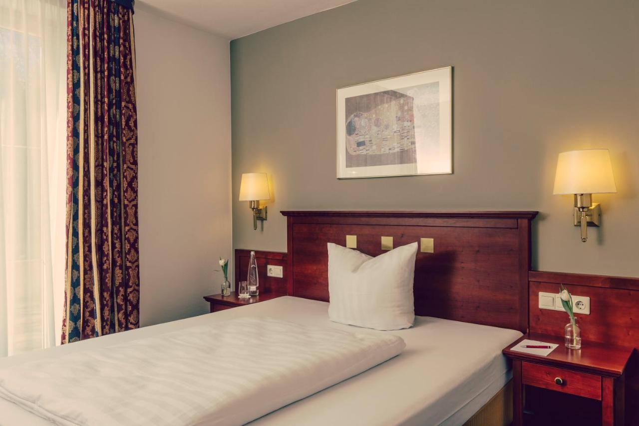 Landhotel Hallnberg Walpertskirchen ภายนอก รูปภาพ