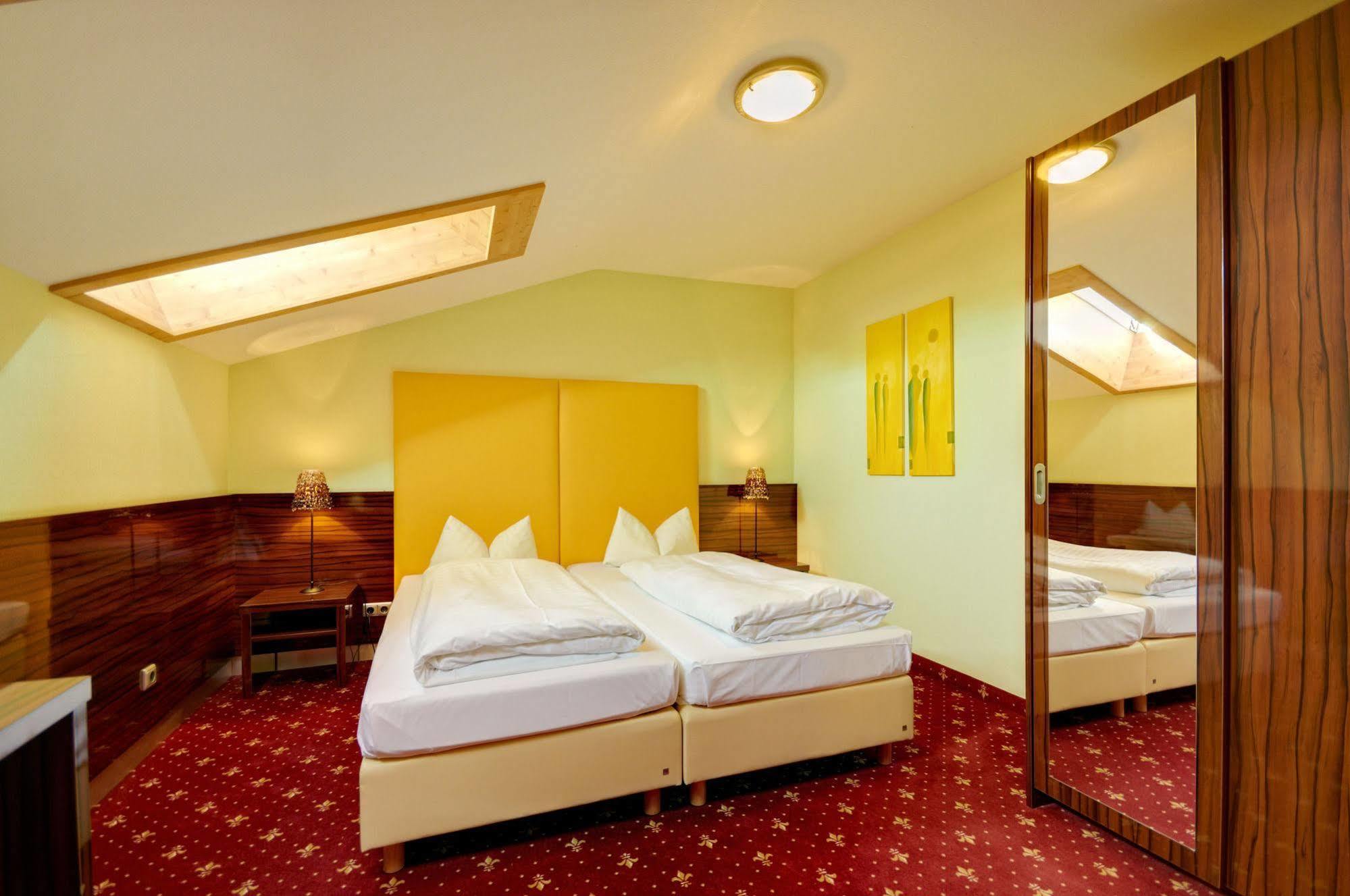 Landhotel Hallnberg Walpertskirchen ภายนอก รูปภาพ