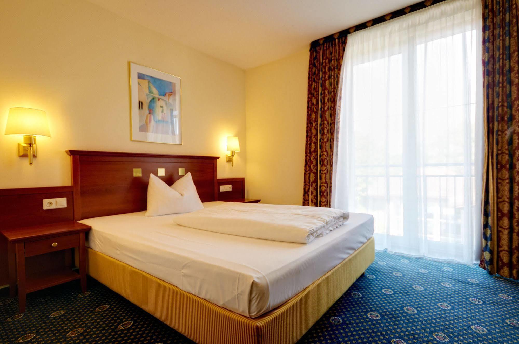 Landhotel Hallnberg Walpertskirchen ภายนอก รูปภาพ