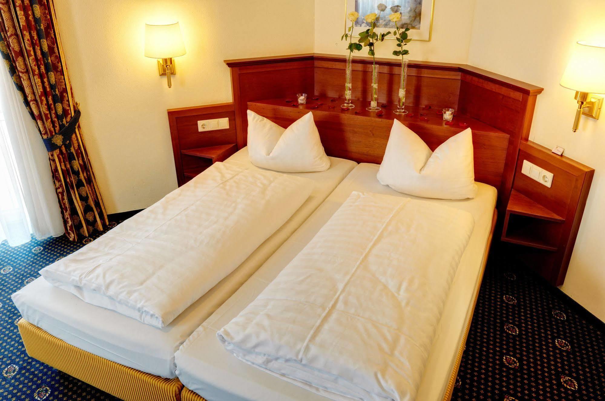 Landhotel Hallnberg Walpertskirchen ภายนอก รูปภาพ